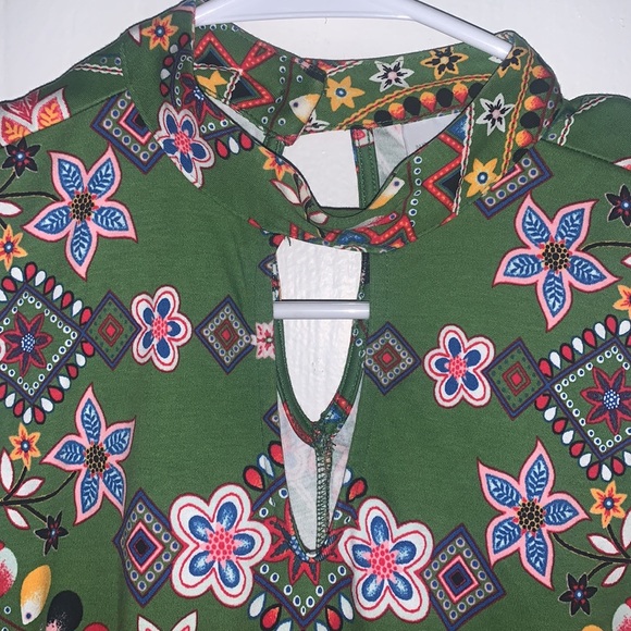 New York & Company: green and floral paisley print sleeveless dress w/ pockets - Picture 4 of 12